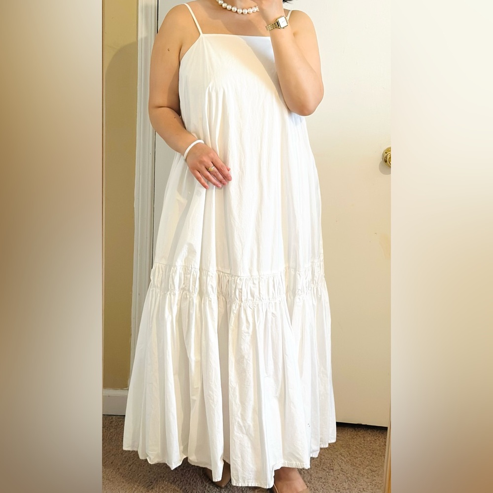 Elegant White Sleeveless Dress